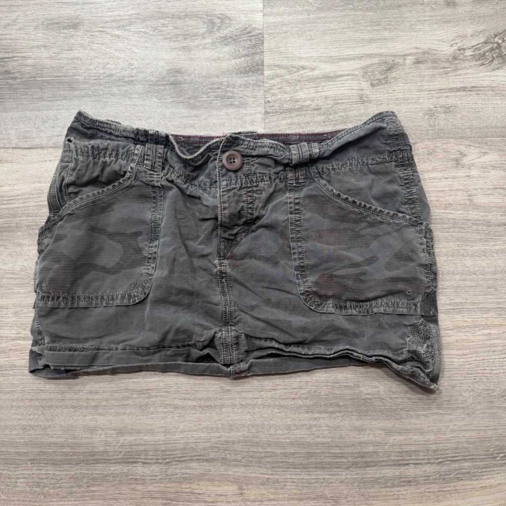 American Eagle Outfitters Camo Cargo Mini Skirt Gray Ripstop Size 2 Utility